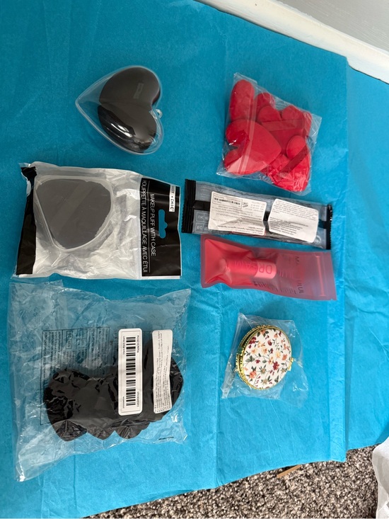 Other - Heart Shaped Compact Mirror + Red Heart Accessories/ pic#1